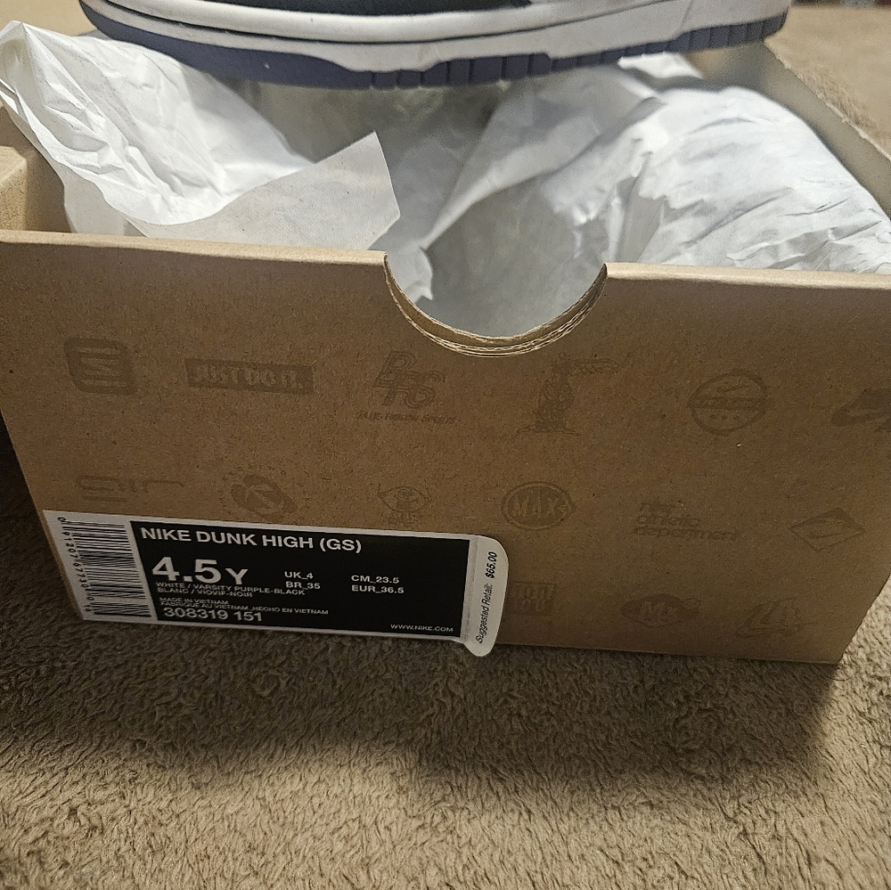 Dunks 4.5y - Picture 2 of 3